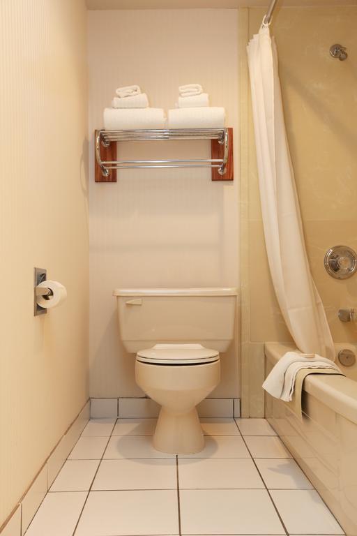 St. Albert Inn & Suites Saint Albert Room photo